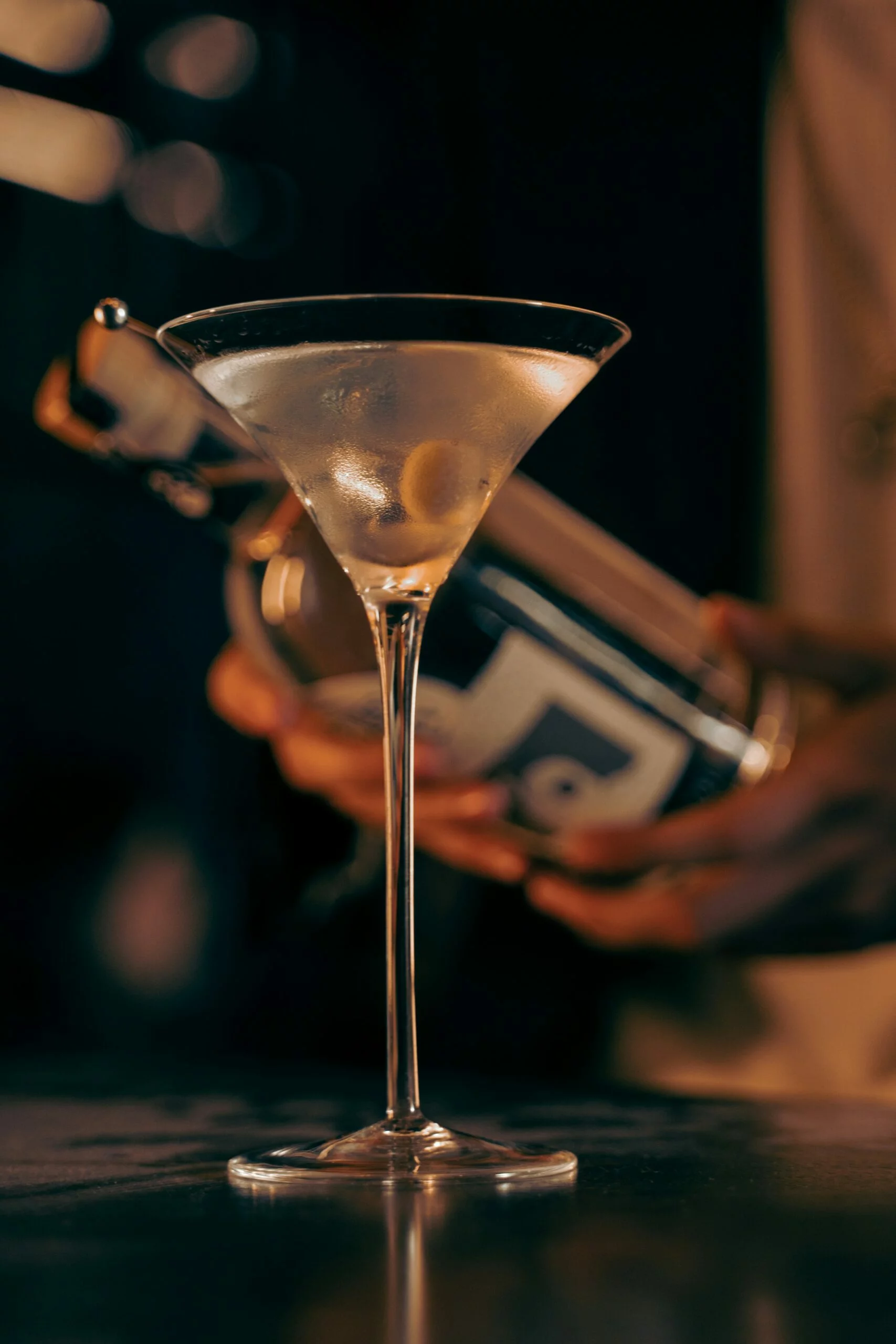 Gin alpin : définition, botaniques et différence avec un gin classique