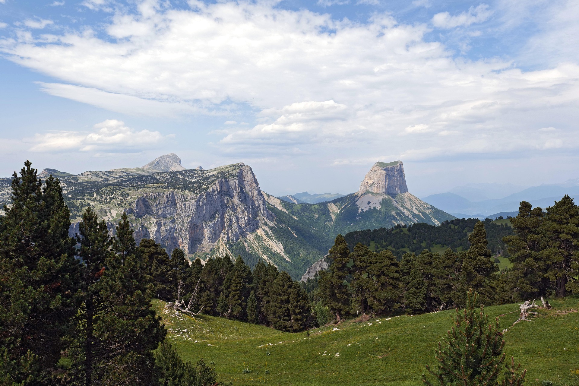 Le Massif du Vercors : forteresse alpine entre histoire et terroir